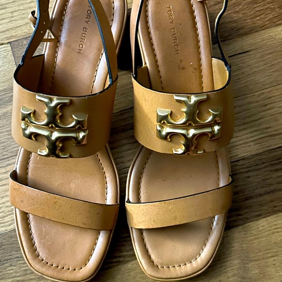 Tory Burch Miller Leather Heeled Sandal Large T inGold. - Picture 2 of 7